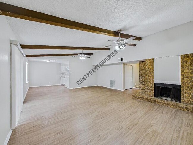 Building Photo - 25 Del Tara Dr