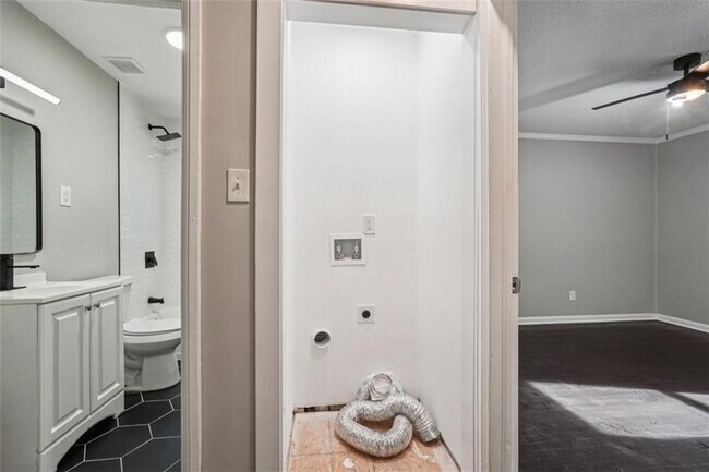 Building Photo - 172 Meador Way SE