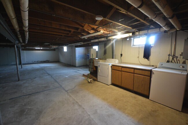 Building Photo - 420 8th Ave SE