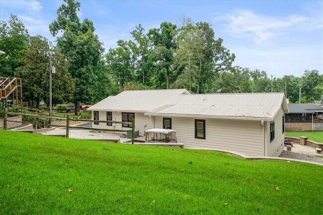 Building Photo - 6340 Reives Rd