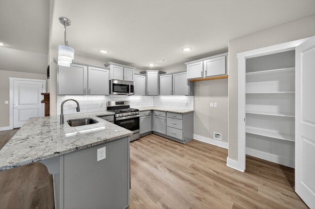 Building Photo - Great House in Quiet Neighborhood Ready to...
