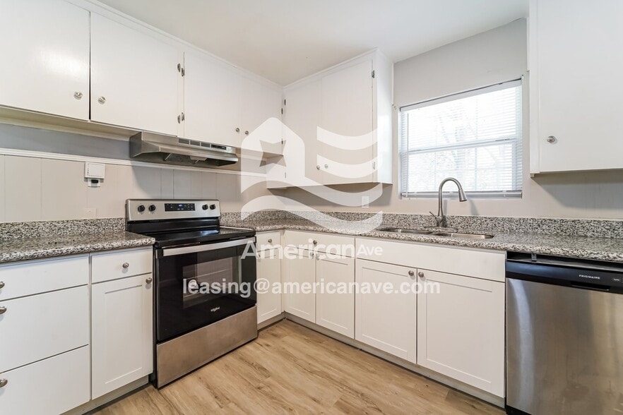 Building Photo - 3174 Charleston Dr