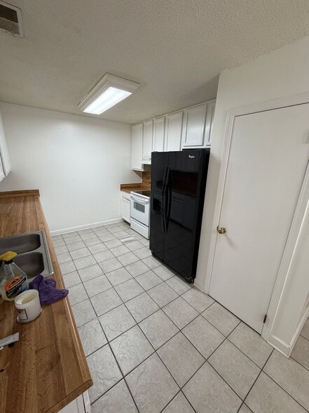 Building Photo - 934 Pop Laurin Ln