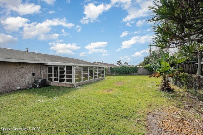 Building Photo - 608 Sacre Coeur Dr