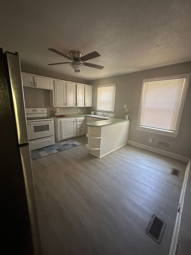 Building Photo - COMING SOON! 3 Bed House!!! Wooden floors!