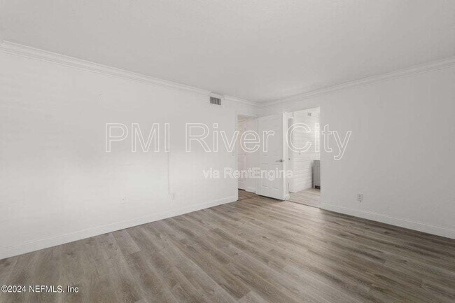 Building Photo - 908 Shoreline Cir