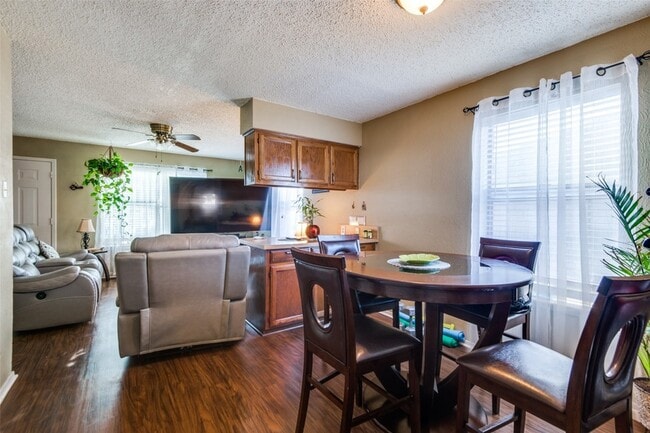 Building Photo - 3309 Fallmeadow St