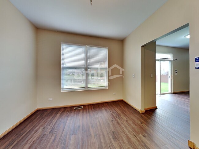 Building Photo - 1300 Broadlawn Dr