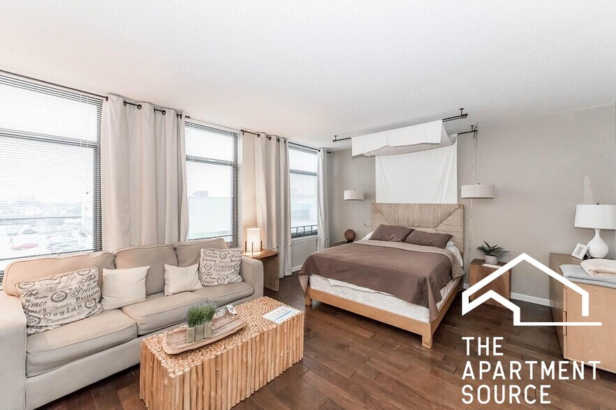 Building Photo - 353 N Desplaines St