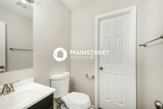Building Photo - 3 Bedroom Pet-Friendly Home in LOUISVILLE, KY with Main Street Renewal