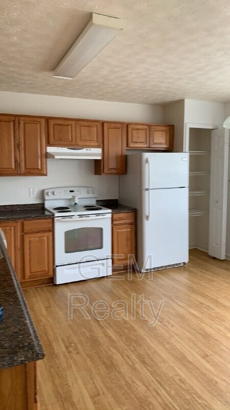 Building Photo - 9824 Coventry Creek Dr