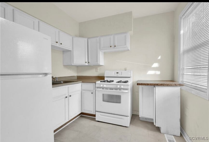 Building Photo - 2111 Maplewood Ave