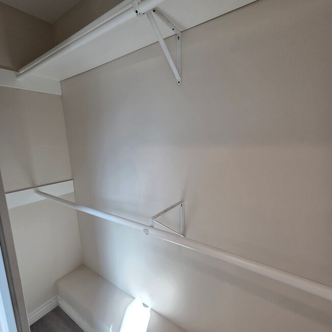 Building Photo - 5546 Sulphur Dr