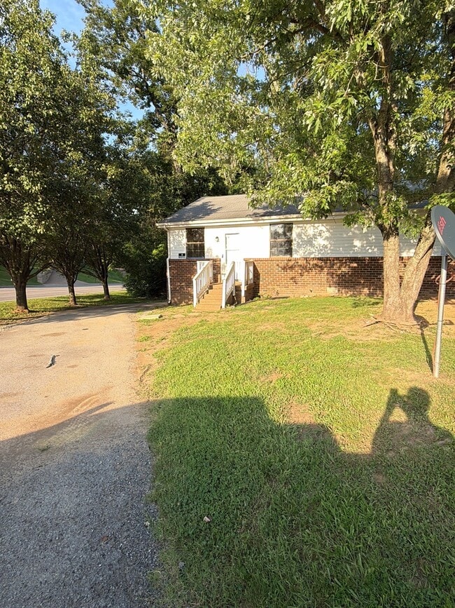 Building Photo - 3351 White Pine Dr