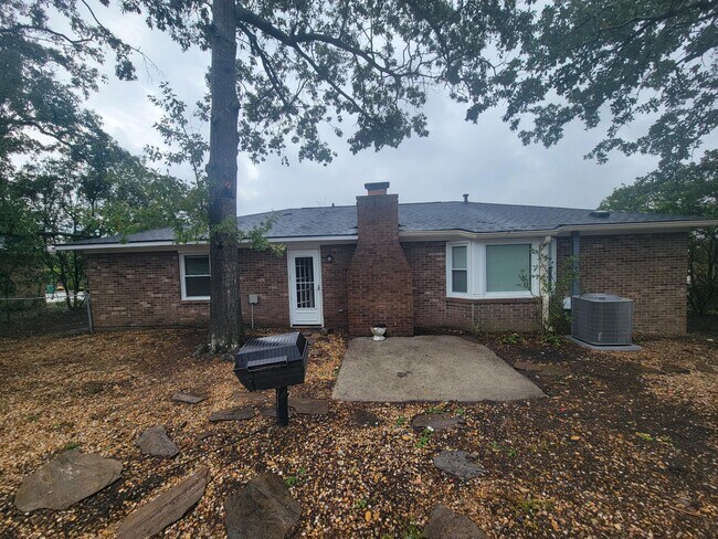 Building Photo - 119 Sunnywood Dr