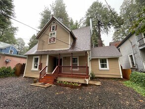 Building Photo - Stirling City Charmer-3 bed 1 bath, large ...
