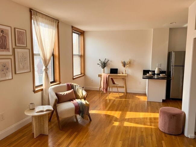 Building Photo - 92 W Cedar St