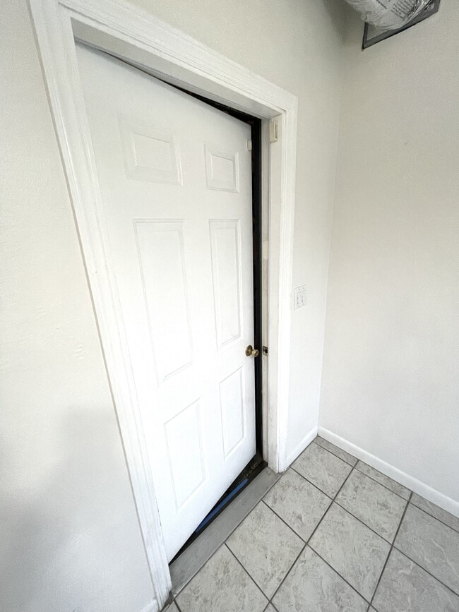 Building Photo - 1515 Sawyerwood Ave