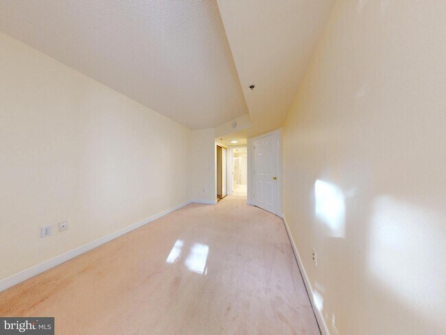 Building Photo - 1045 N Utah St