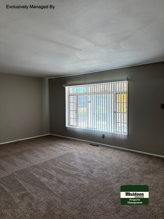 Building Photo - Available Now! Main Level Living, Close to...