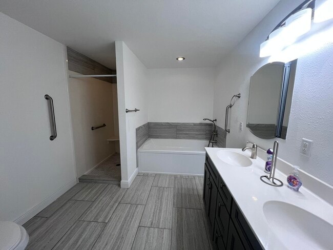 Building Photo - 7200 FL-85