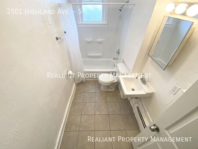 Building Photo - 2501 Highland Ave
