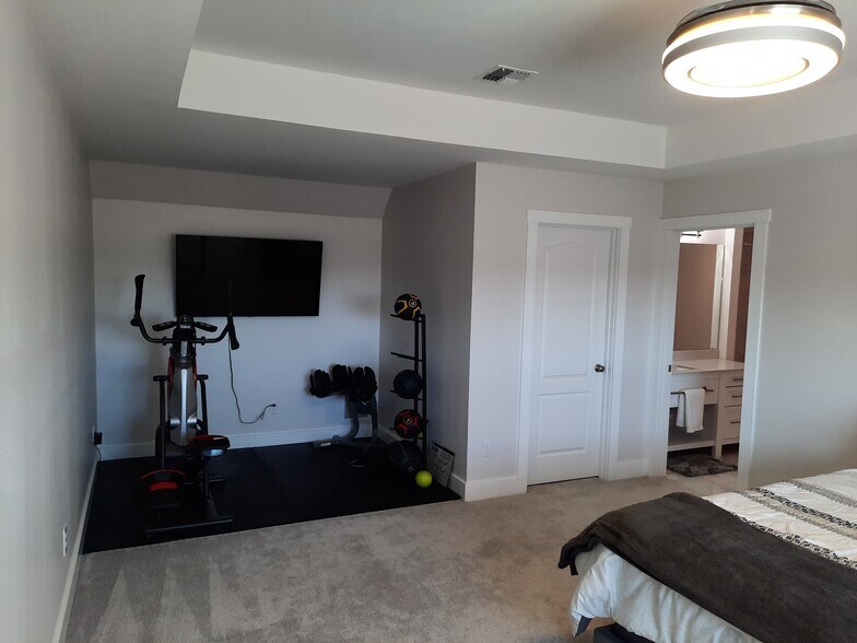 Building Photo - 1735 Woodridge Dr