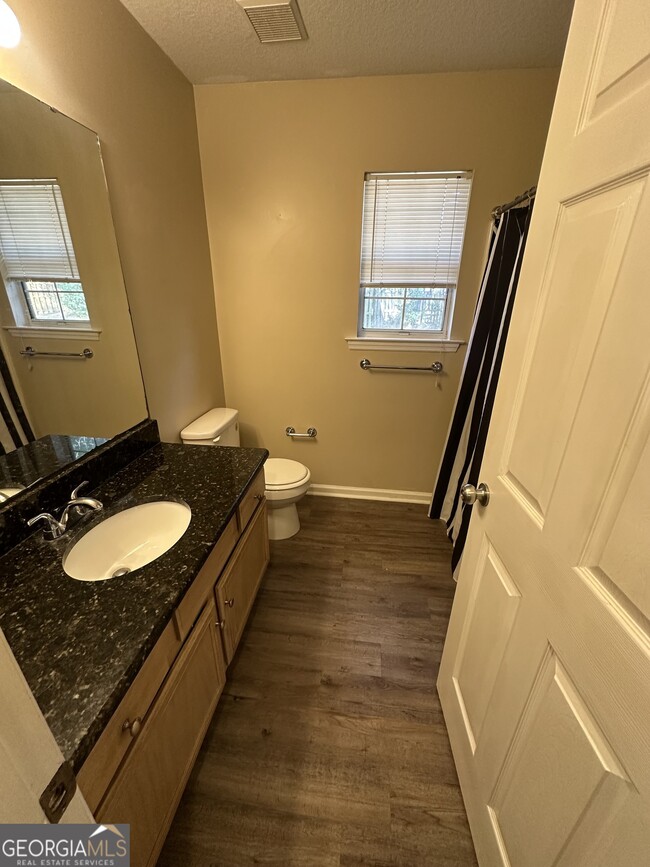 Building Photo - 104 St Helena Ct