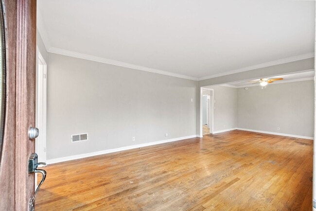 Building Photo - 3 Bedroom Pet Friendly Home For Rent!