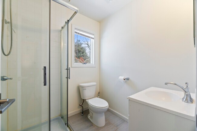 Building Photo - 446 Roedel Plz