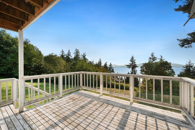 Building Photo - Beautiful home with views and in a gated c...
