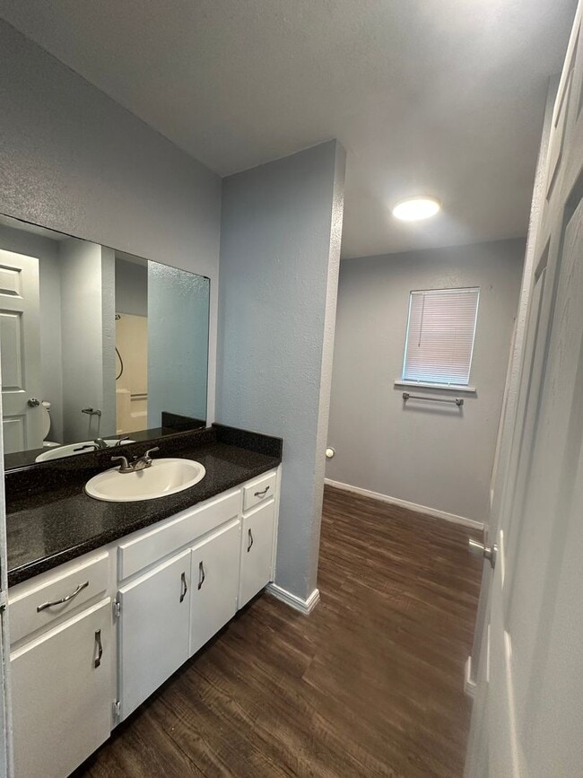 Building Photo - 301 N Louisiana St