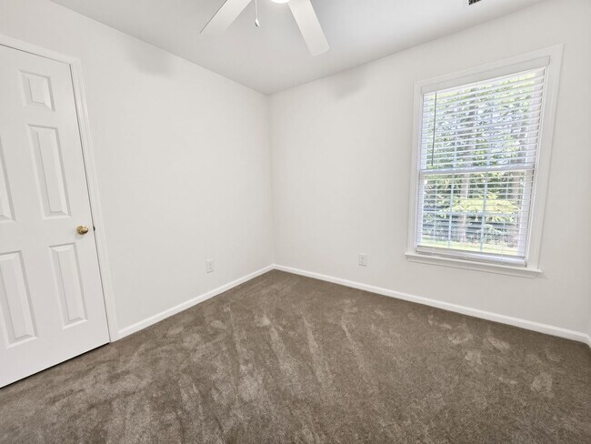 Building Photo - 413 Saddle Ct