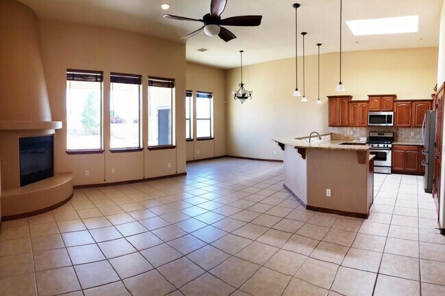 Building Photo - Beautiful Home in Sonoma Ranch with Amazin...