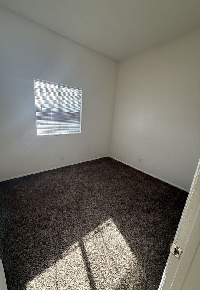 Building Photo - 3 bedroom apartment with a patio ***$250 gift card***