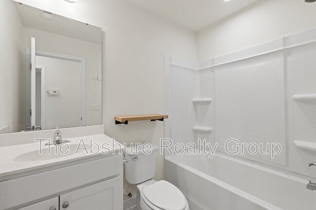 Building Photo - 404 Avery Glenn Way