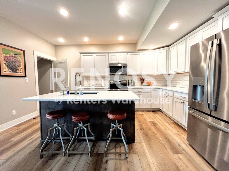 Building Photo - 16643 Wilden Dr