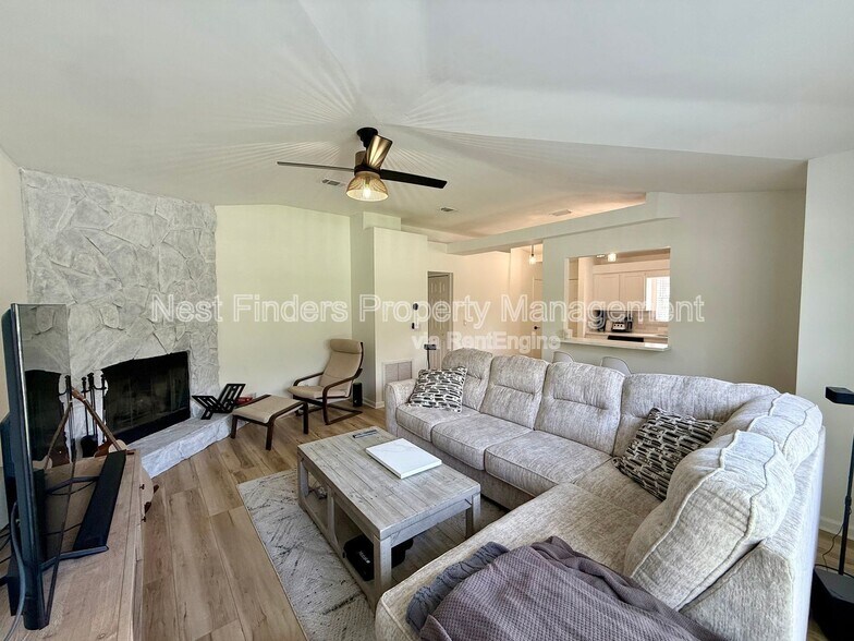 Building Photo - 509 Camelia St