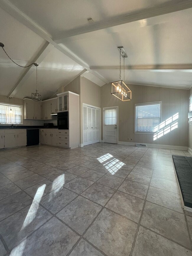 Building Photo - 3 BR Brick Ranch with Fenced Yard in Starm...