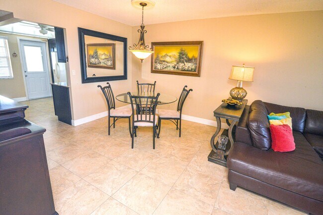 Building Photo - 2661 S Course Dr