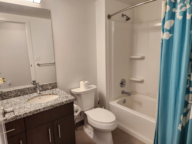 Building Photo - 988 Halekauwila St