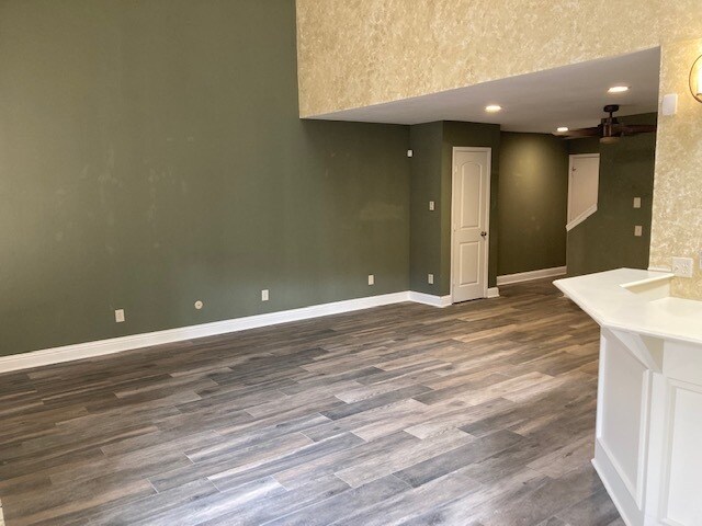 Building Photo - 7450 Holly Hill Dr