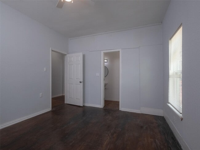 Building Photo - 2703 Areba St