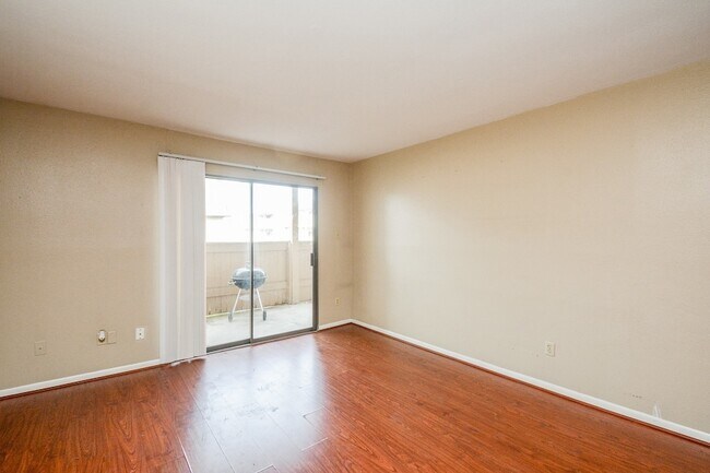 Building Photo - 8519 Hearth Dr