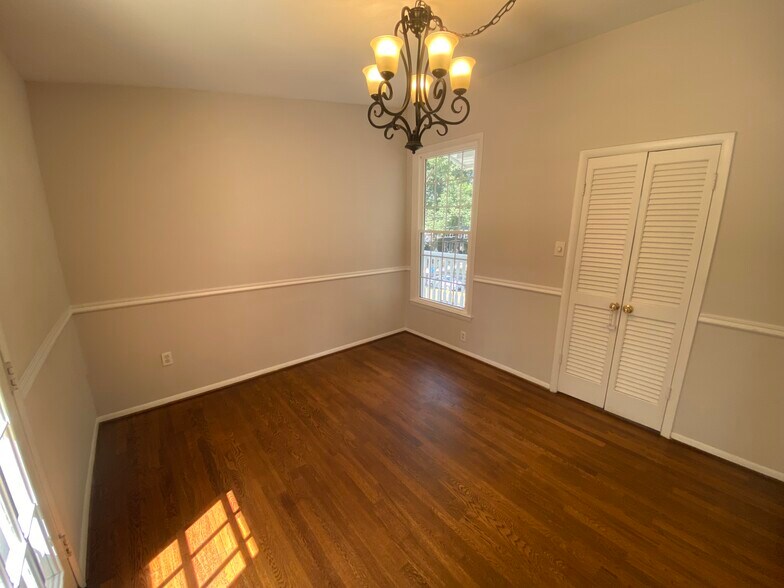 Dining room - 4616 Twinbrook Rd