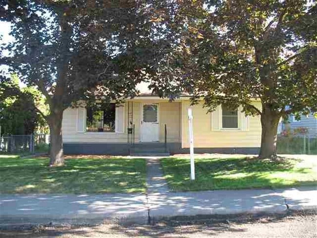 Primary Photo - 4 Bedroom Shadle Rancher