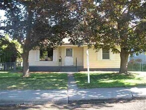 Building Photo - 4 Bedroom Shadle Rancher