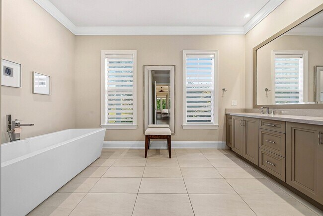 Building Photo - 120 Grove Way