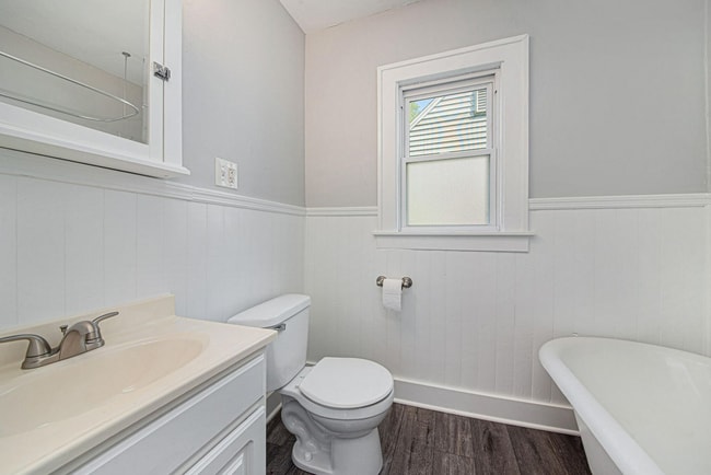 Building Photo - 817 Dorchester Ave SW