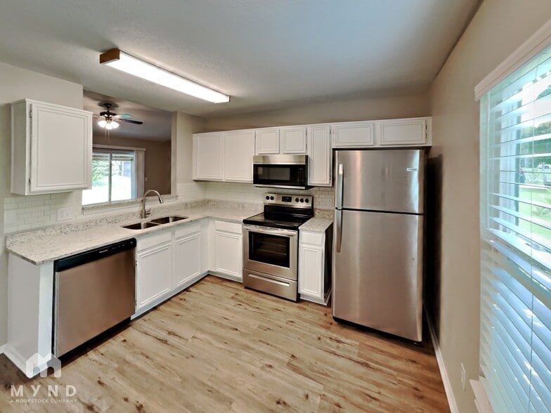 Building Photo - 807 Cloyd Dairy Loop